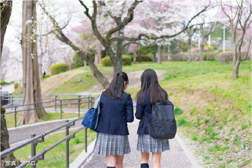 香椎通学路を歩く学生